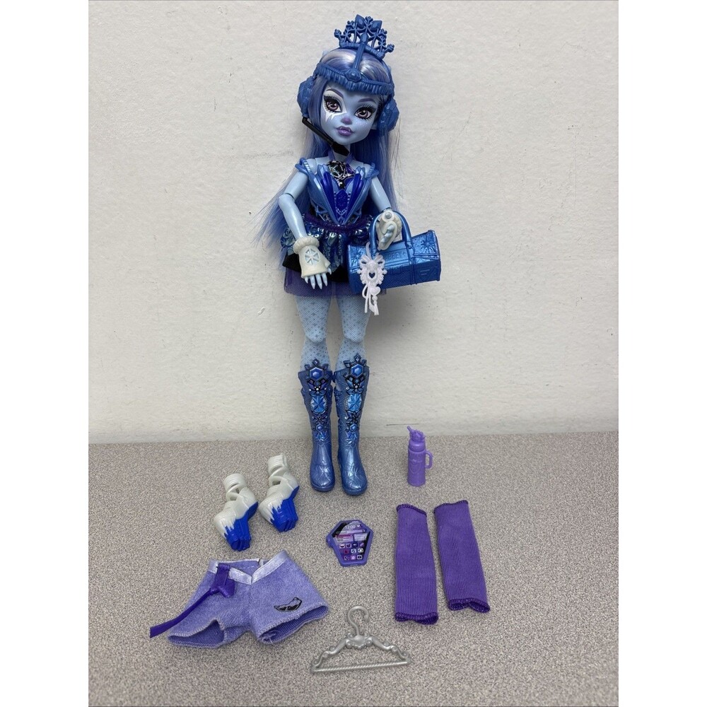 Monster High Skulltimate Abbey Bominable Monster Mysteries Doll With Accessories